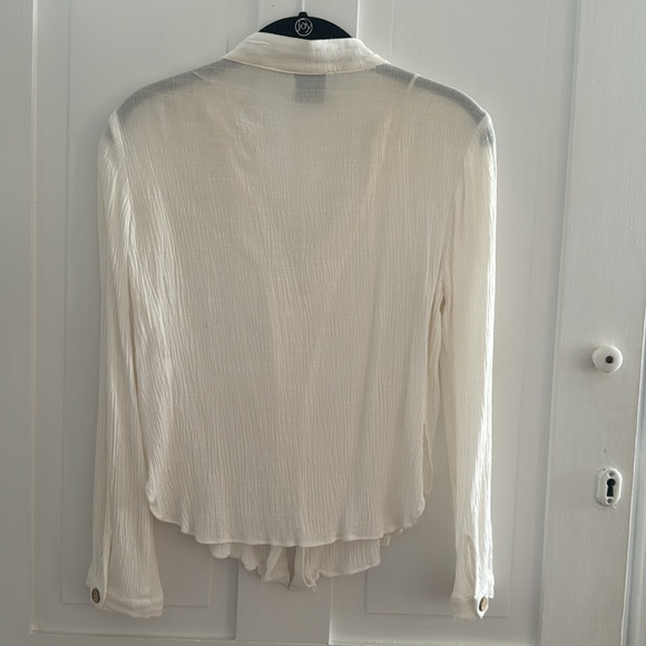 Button Up Top - Picture 6 of 6